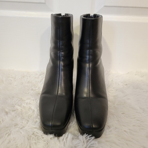 LAMODA Booties - Picture 2 of 5